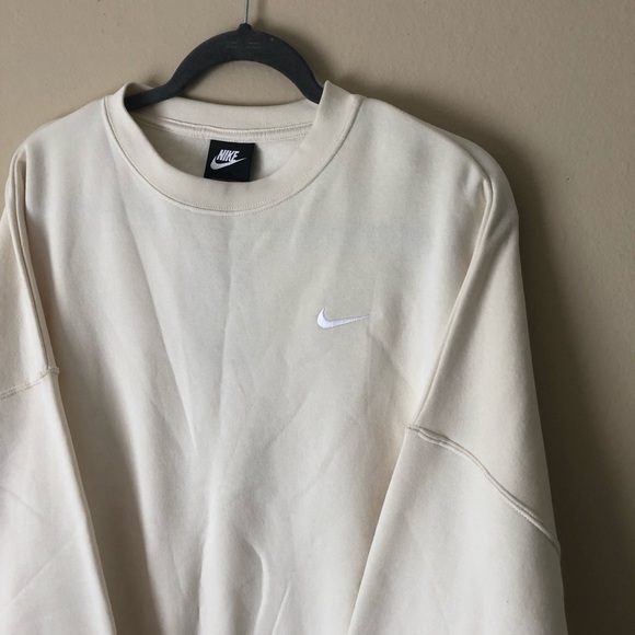 Nike Sportswear Essential Crewneck in Coconut Milk - Picture 8 of 12